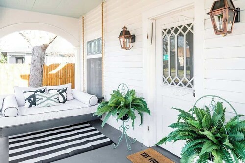 IN TOWN | Chic, Breezy, Perfectly Boho w/Fire Pit