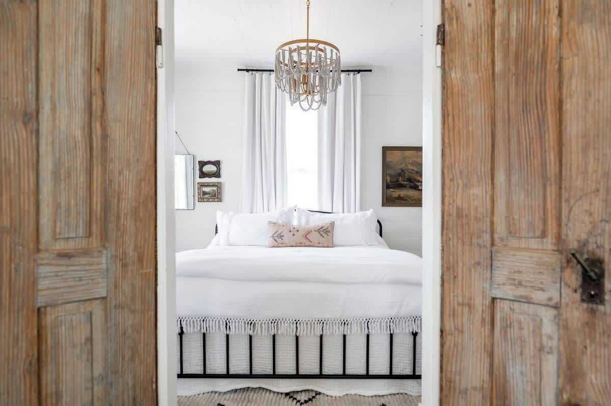 4 habitaciones, tabla de planchar con plancha, wifi y ropa de cama 