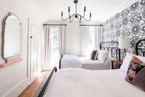 4 slaapkamers, een strijkplank/strijkijzer, gratis wifi, beddengoed