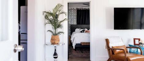 1 habitación, tabla de planchar con plancha, wifi y ropa de cama