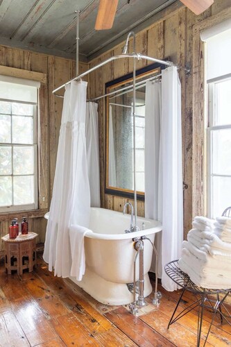 IN TOWN | Soaking Tub + Escape for Two | The Bybee