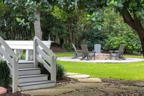 IN TOWN | Soaking Tub + Porch Life | The Bybee