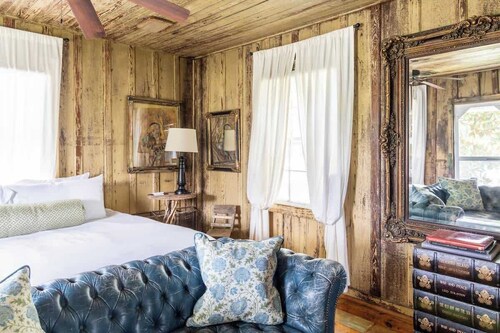 IN TOWN | Soaking Tub + Escape for Two | The Bybee