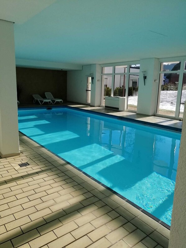 Pool - Gemütliche Fewo in Schönwald: Balkon, Pool, Sauna (Schönwald im Schwarzwald)