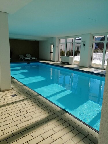 Gemütliche Fewo in Schönwald: Balkon, Pool, Sauna