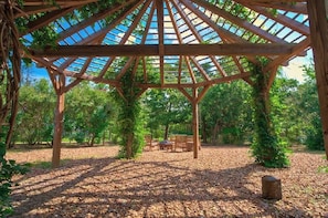 Outdoor dining - Casa Tres Hermanas | Pool+Hot Tub+Fire Pit+Grill (Round Top)