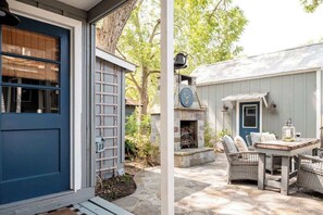 Outdoor dining - Walk to Town | Fire Pit Nights + Bonus Suite (Fayetteville)