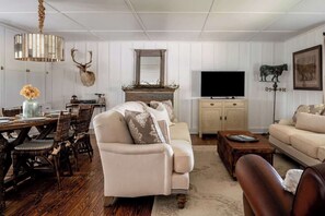 Fernseher, Kamin, Arbeitsbereiche