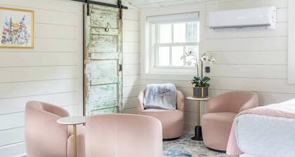 Poolside Cottage for 4 - Heart of Round Top