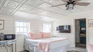 A bedroom with a bed, a ceiling fan, a television, and a window. - Round Top Cottage for 4 | IN TOWN | Walk to Shops (Round Top)