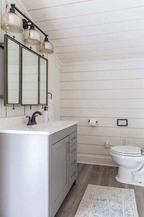 Secador de pelo, toallas