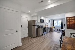 Interior - Comfortable Stay Just Steps from DC Bus Stop (Washington)