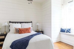 3 habitaciones, tabla de planchar con plancha, wifi y ropa de cama 
