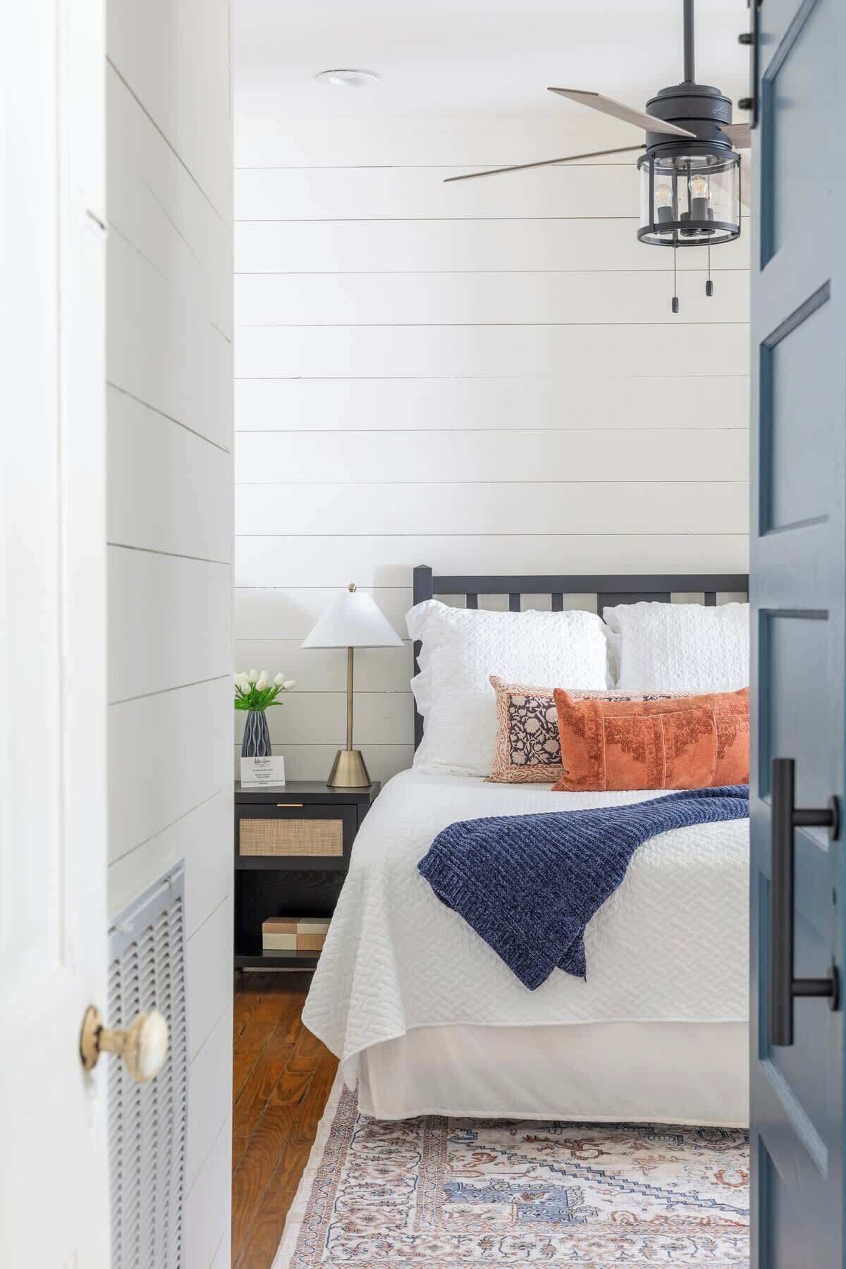 3 slaapkamers, een strijkplank/strijkijzer, wifi, beddengoed