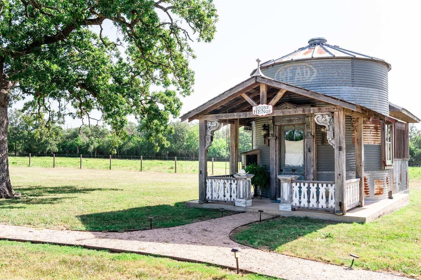Vintage Silo | Sleeps 2 | 8 Minutes to Round Top!