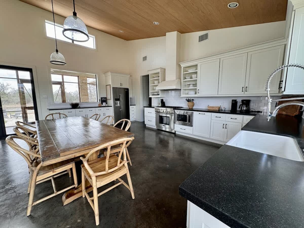 冰箱、微波炉、烤箱、炉灶