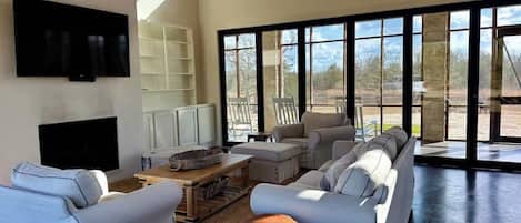 تلفزيون، مدفأة