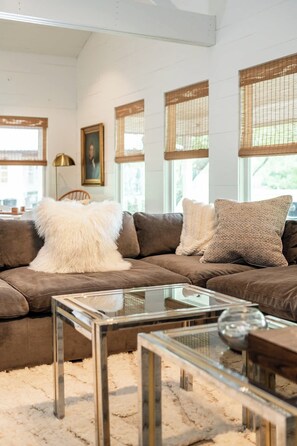 TV, offices - Pool. Fire Pit. Plush Robes. 6 Min. to Round Top (Round Top)