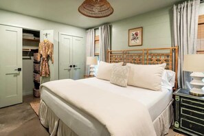 5 bedrooms, iron/ironing board, WiFi, bed sheets - Pool + 2 homes + Sleeps 10 | 6 Min. to Round Top (Round Top)