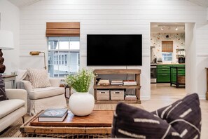 TV, offices - Pool + Grill + Fire Pit Minutes from RT | Sleeps 6 (Round Top)