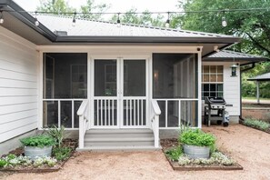 Exterior - Pool + Grill + Fire Pit Minutes from RT | Sleeps 6 (Round Top)