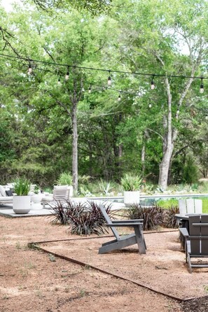 Terrace/patio - Grill + Fire Pit + Cozy Winter Escape | Sleeps 6 (Round Top)
