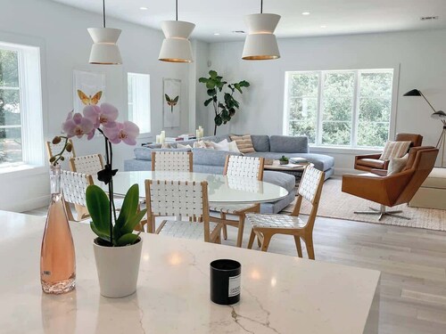 Girls' Trip Approved: Pool + Space + Scenic Views