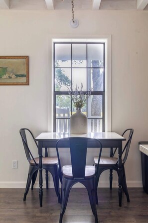 Dining - Cozy Up In Town | The Reed Sleeps 6 + Fire Pit (Round Top)