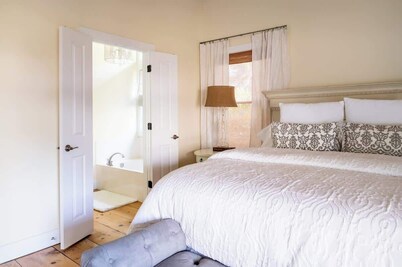 Walk to Henkel Square in RT | Curated & Charming