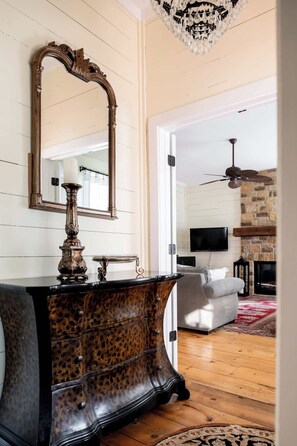 Télévision, cheminée