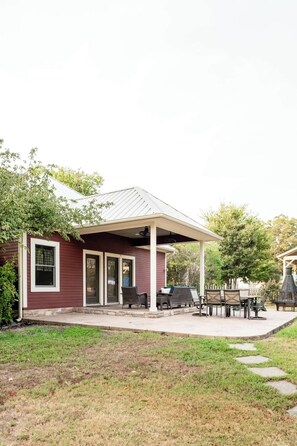 Terrace/patio - Walk to Henkel Square in RT | Curated & Charming (Round Top)