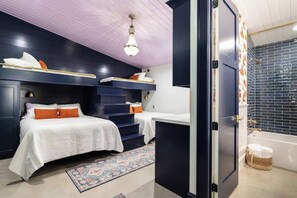 5 bedrooms, iron/ironing board, WiFi, bed sheets