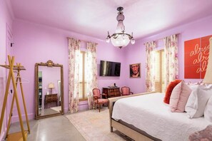 5 chambres, fer et planche à repasser, Wi-Fi, draps fournis