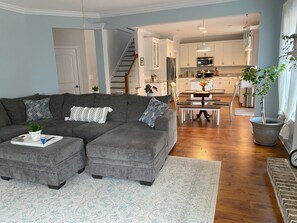 Smart TV, fireplace - Augusta Masters & ANWA in Beautiful Riverwood Plantation, 4 Bedroom, 3.5 bath (Evans)