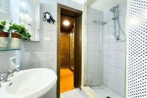 Bathroom - Casa Giulia (Rome)