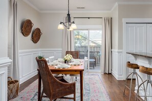 Dining - Wilmington's Heart, Pet-Friendly, Comfy Beds, Kids room! (Wilmington)