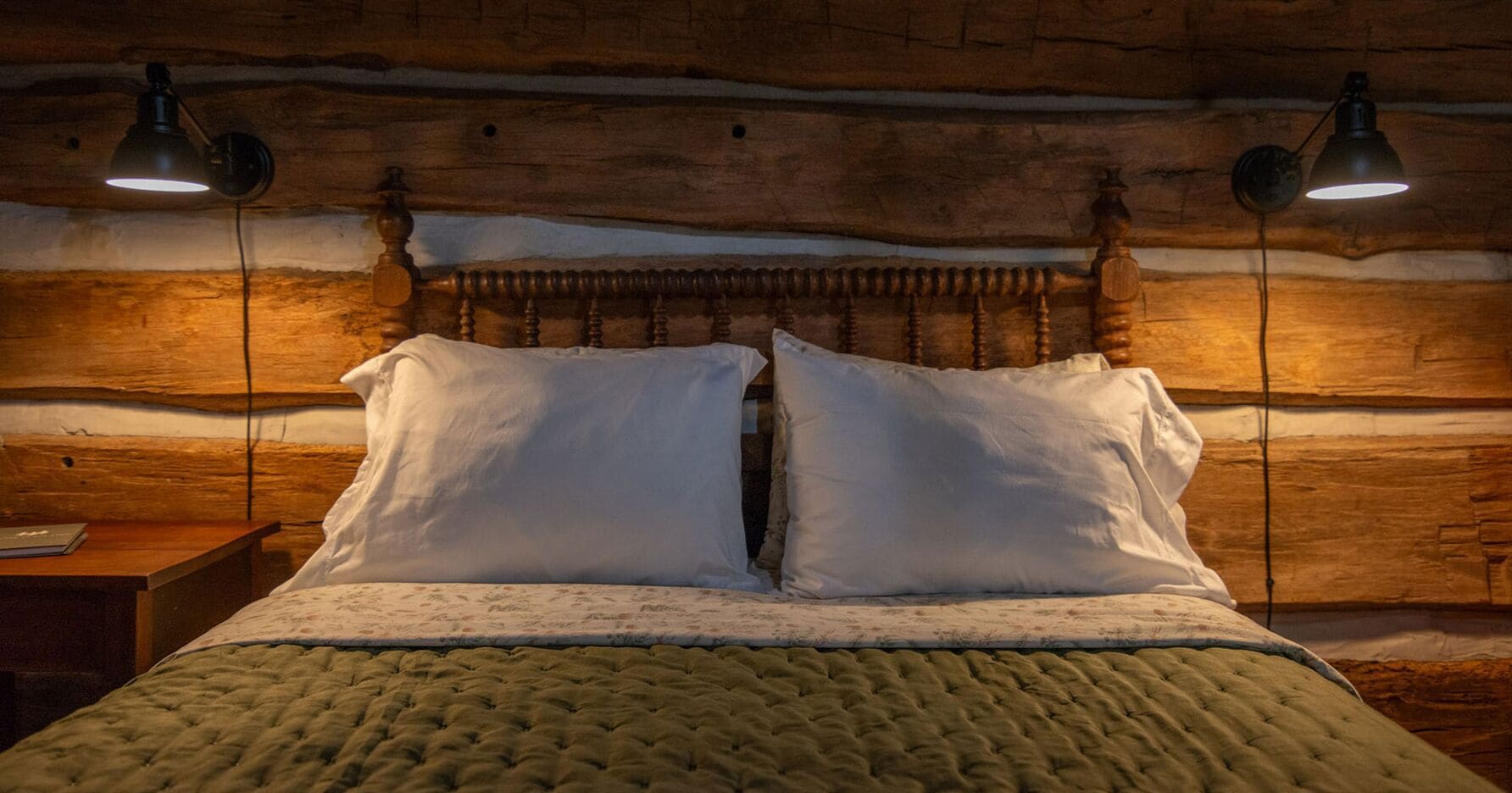 Patton Cabin, 1 Queen Bed, Jetted Tub and Fireplace | Free WiFi, bed sheets
