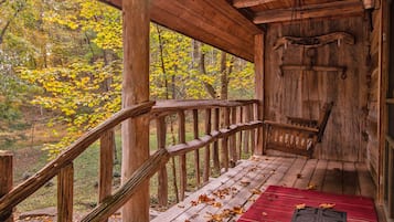 Ferienhütte, 1 Queen-Bett, Whirlpool | Kostenloses WLAN, Bettwäsche