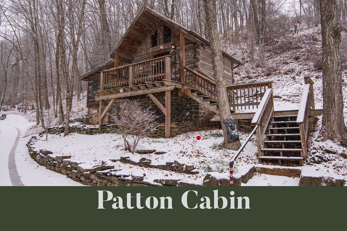 Patton Cabin, 1 Queen Bed, Jetted Tub and Fireplace | Free WiFi, bed sheets