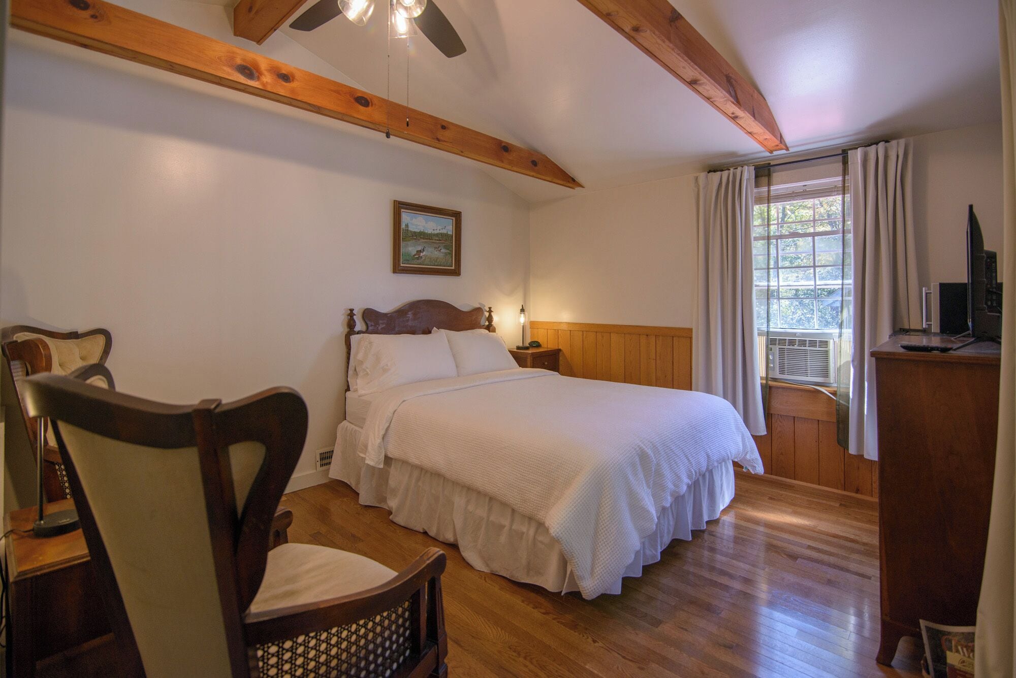 The Inn - Upstairs Queen Room, Refrigerator & Microwave