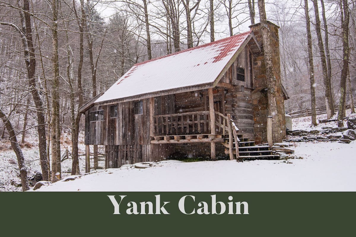 Yank Cabin, 1 Queen Bed, Hot Tub and Fireplace | Free WiFi, bed sheets