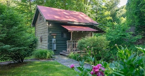 Milroy Cabin, 1 Queen Bed with Sofa bed