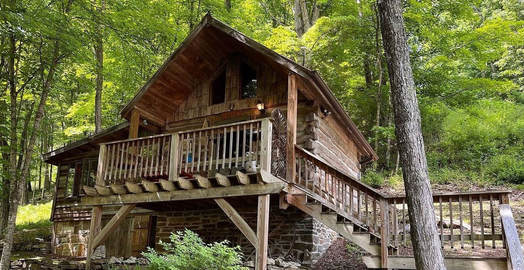 Patton Cabin, 1 Queen Bed, Jetted Tub and Fireplace | Free WiFi, bed sheets