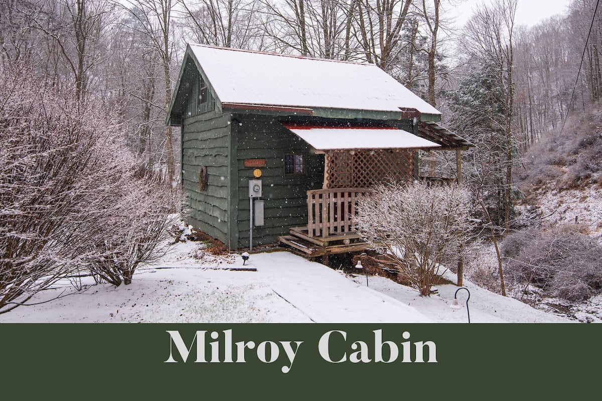 Milroy Cabin, 1 Queen Bed with Sofa bed | Free WiFi, bed sheets