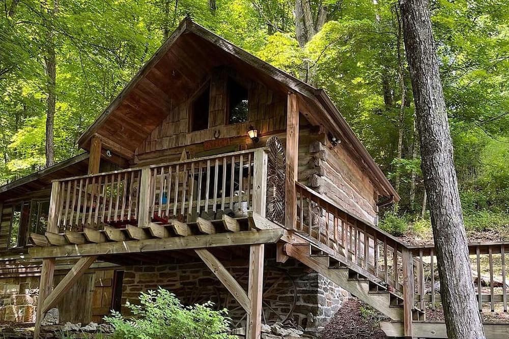 Moore House Inn & Cabins - Friars Hill, WV