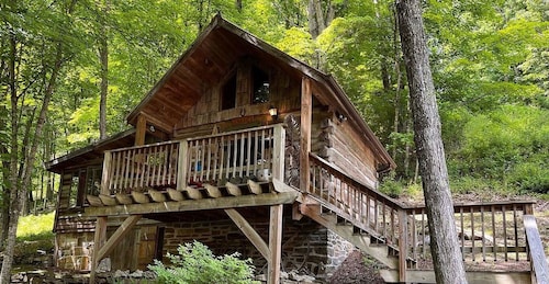 Moore House Inn & Cabins