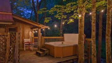Yank Cabin, 1 Queen Bed, Hot Tub and Fireplace | 1 bedroom, free WiFi, bed sheets