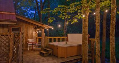 Moore House Inn & Cabins