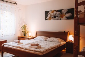 1 bedroom, iron/ironing board, WiFi, bed sheets - Apartment with Atrium Anabela in Tolmin (Tolmin)