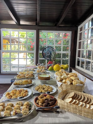 Free daily buffet breakfast